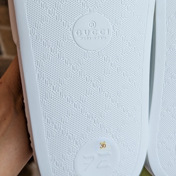 Gucci Interlocking G Logo Rubber Slide - Picture 9 of 12